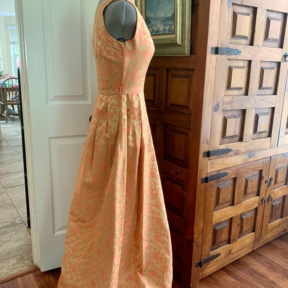Hand Crafted Vintage 1960’s-1970’s Gold & Coral Brocade Dress - Picture 4 of 6